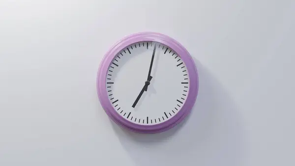 Relógio Cor Rosa Brilhante Numa Parede Branca Sete Sete Tempo — Fotografia de Stock