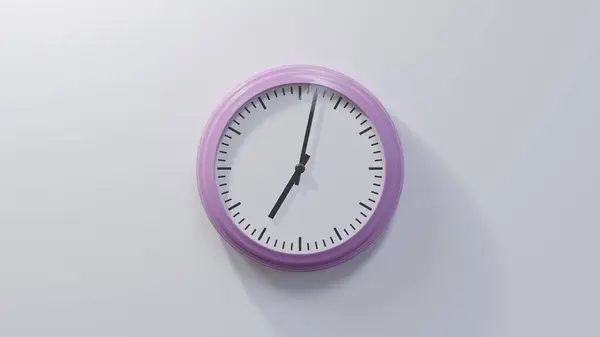 Glänzend Rosa Uhr Einer Weißen Wand Zwei Nach Sieben Ist — Stockfoto