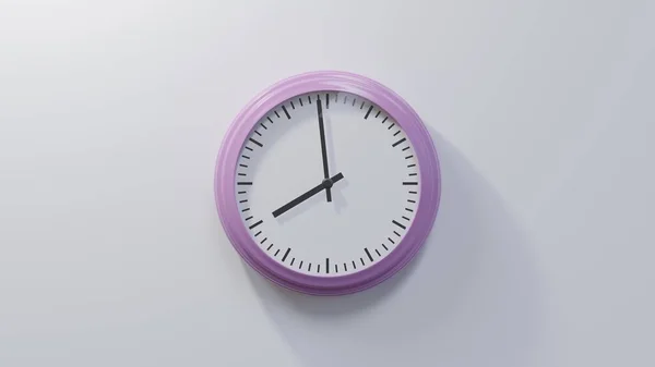 Glänzend Rosa Uhr Einer Weißen Wand Neunundfünfzig Nach Sieben Ist — Stockfoto