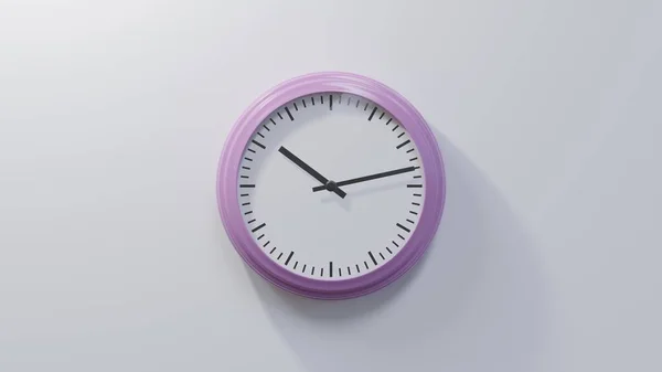 Saat Onu Geçe Beyaz Bir Duvarda Parlak Pembe Bir Saat — Stok fotoğraf