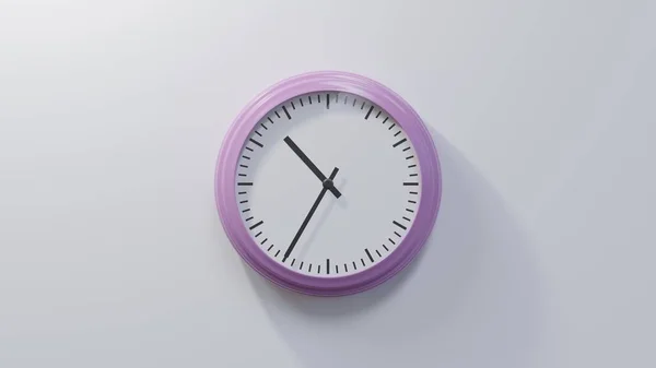 Glänzend Rosa Uhr Einer Weißen Wand Fünfunddreißig Nach Zehn Ist — Stockfoto