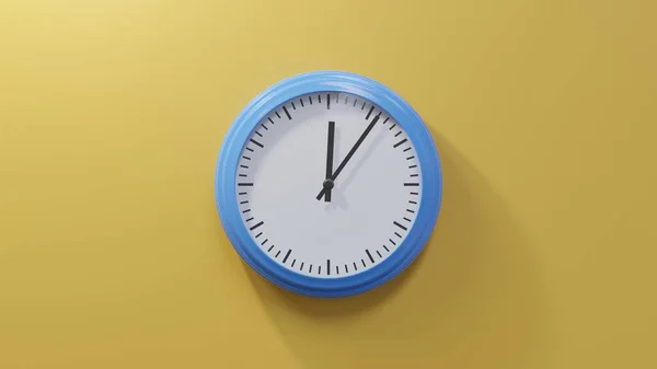 Glänzend Blaue Uhr Einer Orangefarbenen Wand Sechs Nach Zwölf Ist — Stockfoto