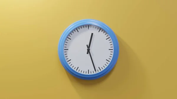 Glänzend Blaue Uhr Einer Orangen Wand Siebenundzwanzig Nach Zwölf Ist — Stockfoto