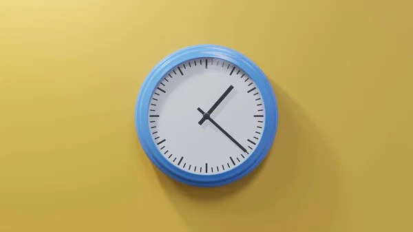 Horloge Bleue Brillante Sur Mur Orange Vingt Deux Heures Est — Photo