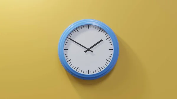 Horloge Bleue Brillante Sur Mur Orange Dix Contre Deux Est — Photo