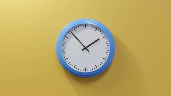 Glänzend Blaue Uhr Einer Orangefarbenen Wand Dreiundfünfzig Nach Eins Ist — Stockfoto