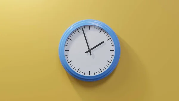 Glänzend Blaue Uhr Einer Orangefarbenen Wand Siebenundfünfzig Nach Eins Ist — Stockfoto