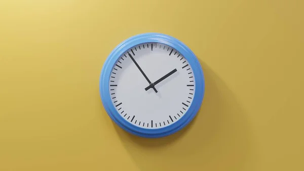 Glänzend Blaue Uhr Einer Orangefarbenen Wand Nach Eins Ist Oder — Stockfoto