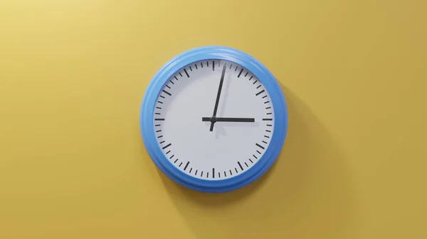 三点二十分的时候 橙色墙上有一个光滑的蓝色时钟 时间是03 02或15 — 图库照片