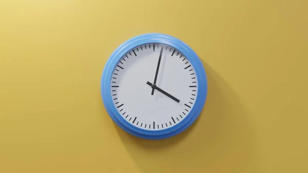 Relógio Azul Brilhante Numa Parede Laranja 14H00 Tempo — Fotografia de Stock