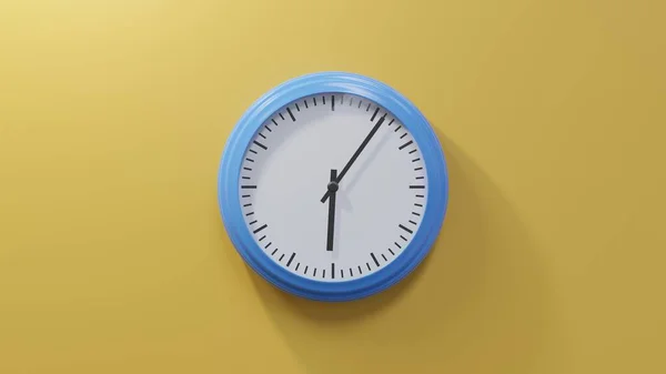 Błyszczący Niebieski Zegar Pomarańczowej Ścianie Sześć Szóstej Cały Czas Lub — Zdjęcie stockowe