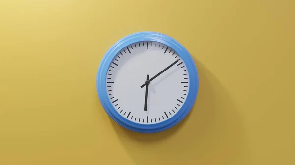 Блестящие Голубые Часы Оранжевой Стене Девять Минут Седьмого Время — стоковое фото