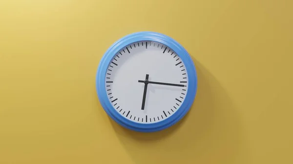 Glänzend Blaue Uhr Einer Orangefarbenen Wand Sechzehn Nach Sechs Ist — Stockfoto