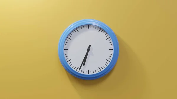 Glänzend Blaue Uhr Einer Orangefarbenen Wand Vierunddreißig Nach Sechs Ist — Stockfoto