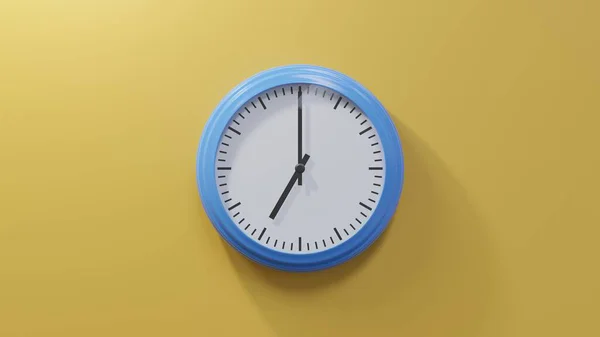 Блестящие Голубые Часы Оранжевой Стене Семь Часов Время — стоковое фото