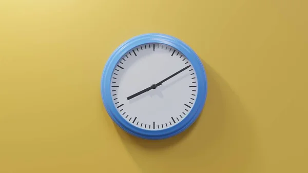 Blauglänzende Uhr Einer Orangefarbenen Wand Zehn Nach Acht Ist Oder — Stockfoto