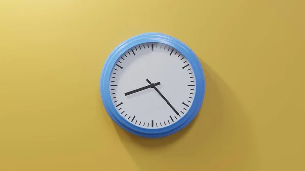 Reloj Azul Brillante Una Pared Naranja Las Ocho Veintitrés Hora —  Fotos de Stock