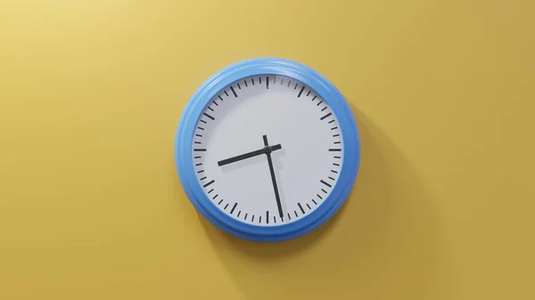 Glänzend Blaue Uhr Einer Orangefarbenen Wand Achtundzwanzig Nach Acht Ist — Stockfoto