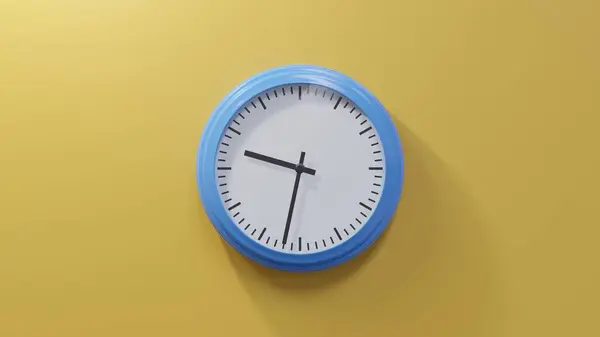 Glänzend Blaue Uhr Einer Orangefarbenen Wand Zweiunddreißig Nach Neun Ist — Stockfoto