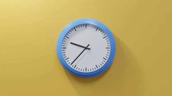 Orologio Blu Lucido Una Parete Arancione Alle Nove Trentasette Tempo — Foto Stock