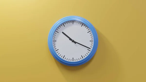 Glänzend Blaue Uhr Einer Orangefarbenen Wand Nach Zehn Ist Oder — Stockfoto