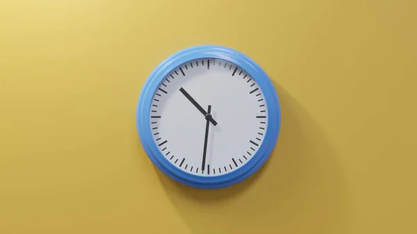 Glänzend Blaue Uhr Einer Orangefarbenen Wand Einunddreißig Nach Zehn Ist — Stockfoto