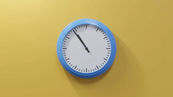 Glänzend Blaue Uhr Einer Orangefarbenen Wand Vierundfünfzig Nach Zehn Ist — Stockfoto