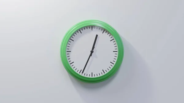 Reloj Verde Brillante Una Pared Blanca Las Doce Treinta Cuatro —  Fotos de Stock