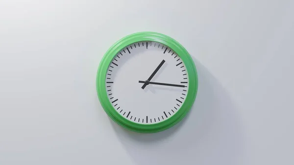 Reloj Verde Brillante Una Pared Blanca Una Dieciséis Hora — Foto de Stock