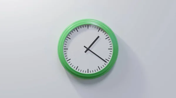 Глянцевые Зеленые Часы Белой Стене Час Время — стоковое фото