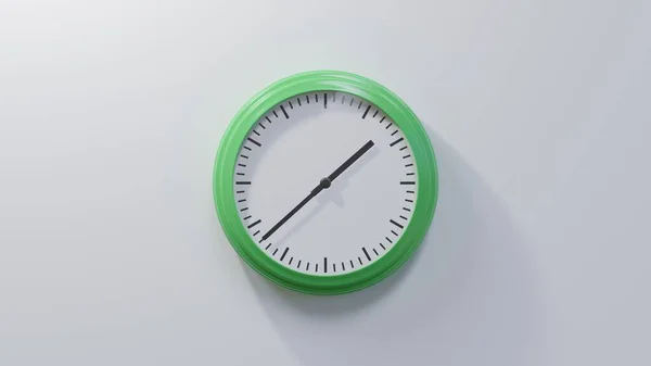 Reloj Verde Brillante Una Pared Blanca Una Treinta Ocho Hora —  Fotos de Stock