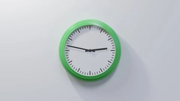 Błyszczący Zielony Zegar Białej Ścianie Czterdzieści Siedem Drugiej Cały Czas — Zdjęcie stockowe