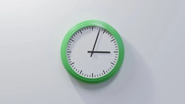 Reloj Verde Brillante Una Pared Blanca Las Tres Tres Hora — Foto de Stock