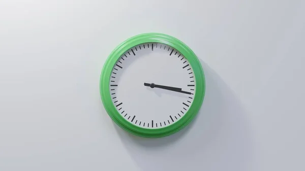 Horloge Verte Brillante Sur Mur Blanc Trois Heures Dix Sept — Photo