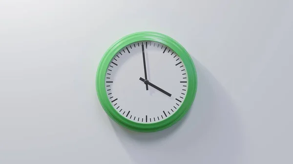 Błyszczący Zielony Zegar Białej Ścianie Jest Lub — Zdjęcie stockowe