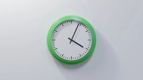 Błyszczący Zielony Zegar Białej Ścianie Cztery Czwartej Cały Czas Lub — Zdjęcie stockowe