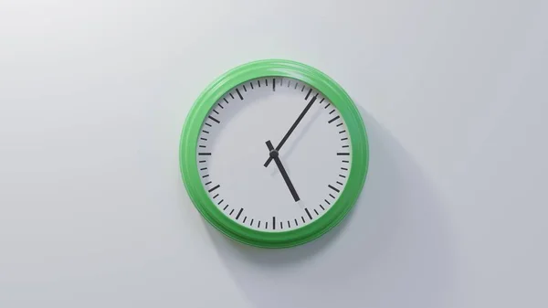 Orologio Verde Lucido Muro Bianco Alle Sei Cinque Tempo — Foto Stock