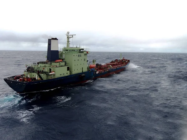 Navio Carga Mar Aberto Uma Tempestade — Fotografia de Stock