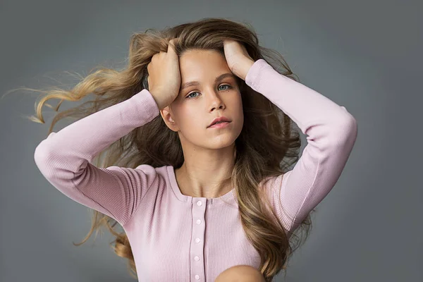 Beautiful Woman Curly Brown Hair Close Youth Skin Anf Hair — Stock Photo, Image