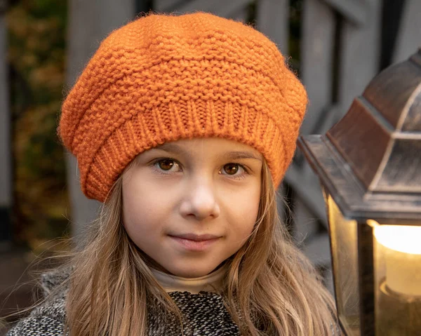 Bambini Autunno Halloween Ritratto Ragazza Magica Anni Cappotto Cappello Con — Foto Stock