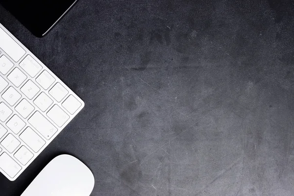 Computer Keyboard Mouse Empty Blackboard Copy Space — Stock Photo, Image