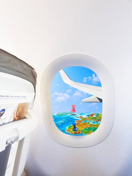 Uçak Uçak Penceresinden Pimleri Ile Dünya Dünya Harita Etrafında Seyahat — Stok fotoğraf