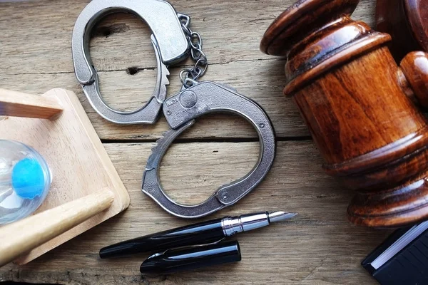 Handcuffs Judge Gavel Wooden Background Suggesting Starting Crime Trial Verdict — Stock Photo, Image