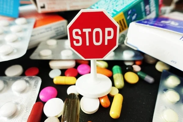 Dur Işareti Pek Çok Ilaç Tıbbi Kapsül Kabarcıklar Uyuşturucu Hap — Stok fotoğraf