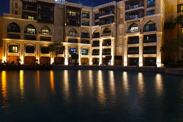Luxusní Hotel Restaurace Průčelí Nábřeží Noci Výhled Kanálu Dubai Downtown — Stock fotografie