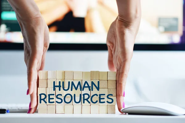 Menselijke Hulpbronnen Bedrijfsconcept Met Houten Kubussen Voor Computer Kantoor — Stockfoto