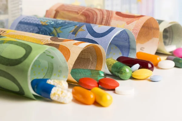 Barevné Léky Výroby Eurobankovek Peníze Konceptu Farmaceutického Průmyslu — Stock fotografie
