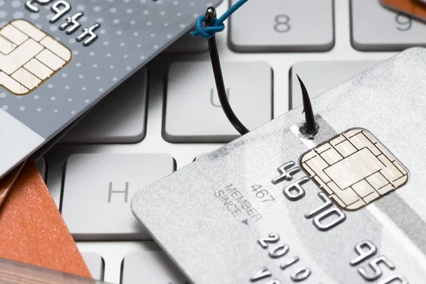 Concept Attaque Par Hameçonnage Avec Carte Crédit Clavier Ordinateur Volant Photos De Stock Libres De Droits