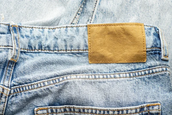 JTN 'de yazılı olmayan bir yama. Kotlar yakın plan. deri yama kotu