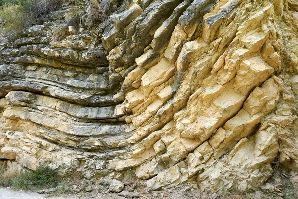 Different Rock Strata Mountain — Stock Photo, Image